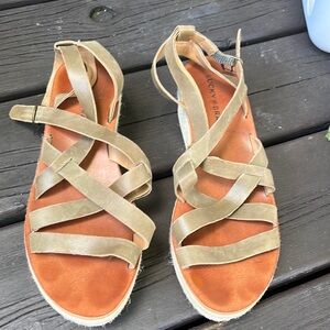 Lucky Brand Strappy Platform Sandles